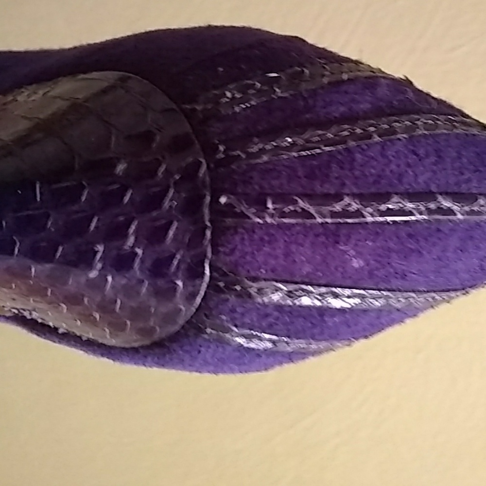 Shoes - Picture 6 of 8